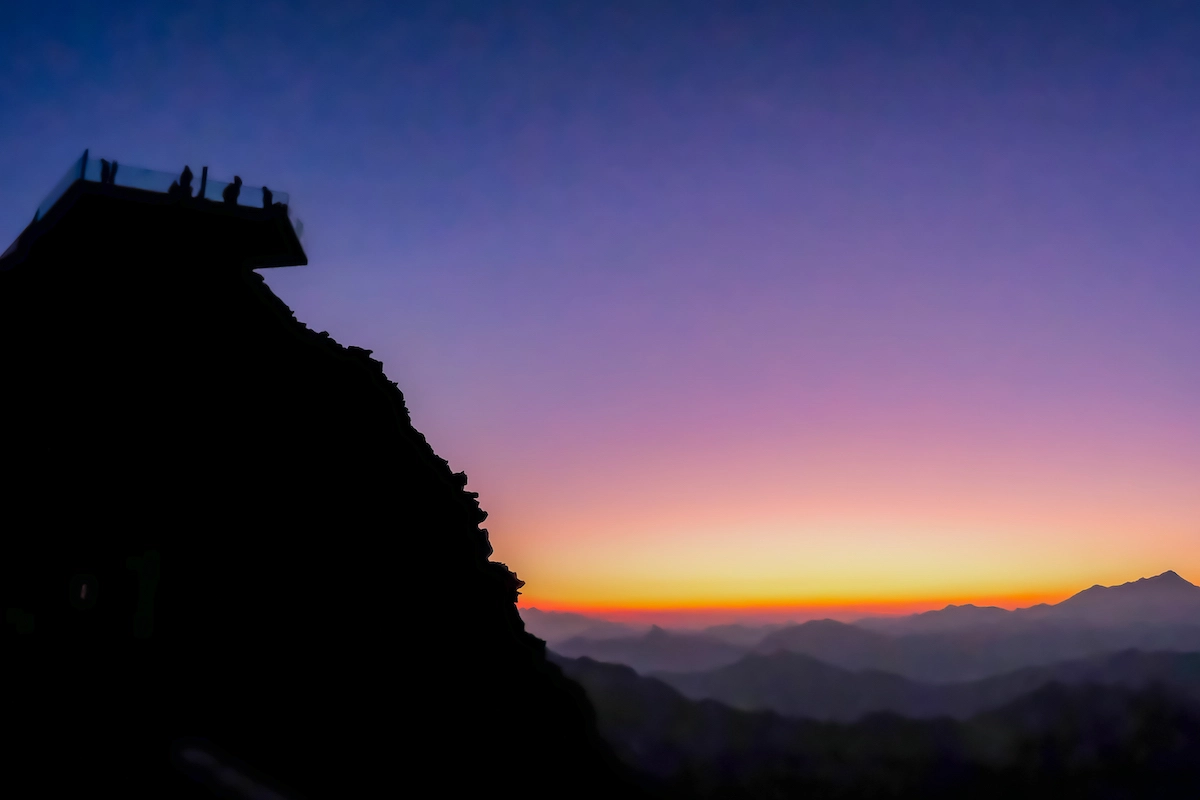 3300m